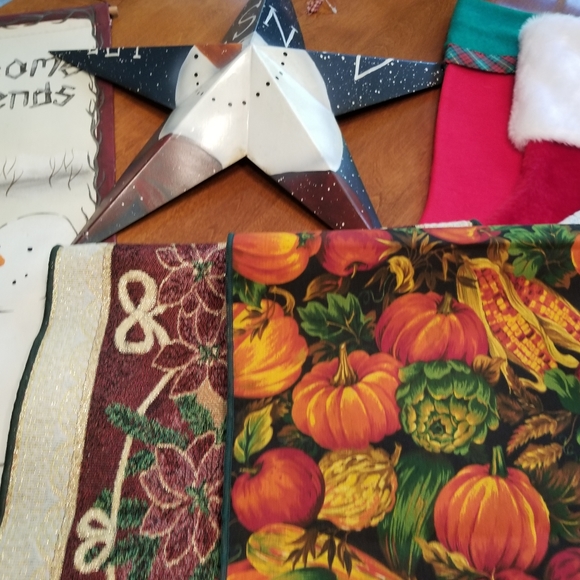 Collection of holiday linens and wall hangings - Picture 2 of 7